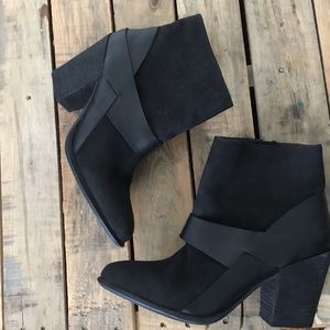 Leather stacked block heel ankle boots 9 1/2 EUC